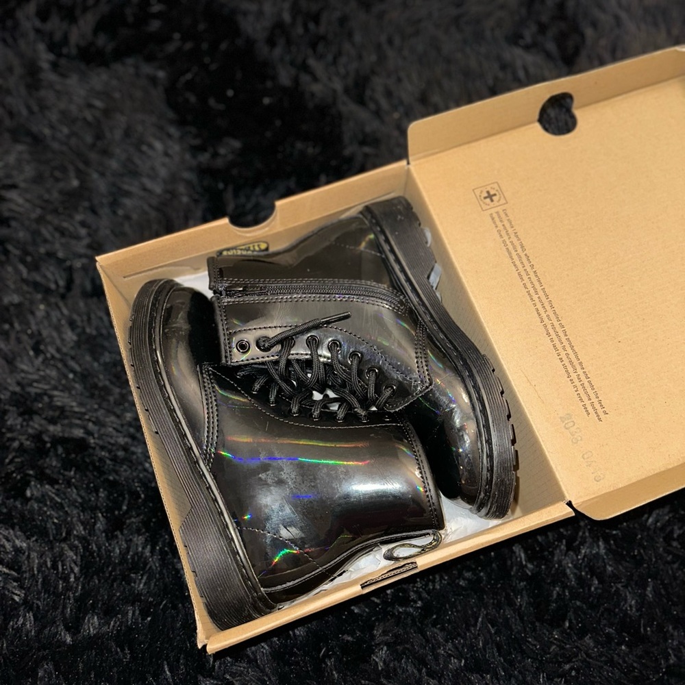 girl’s dr martens boots